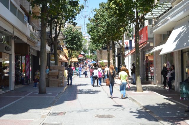 Θερινές εκπτώσεις στη Λαμία: Κάλεσμα για αγορές από τα τοπικά καταστήματα